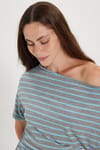 Kadın Regular Fit Klasik Kesim Asimetrik Yaka Yarasa Kol Çizgili Likralı Mavi Viskon Crop Bluz