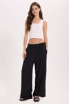Kadın Slim Fit Dar Kesim Kalın Askılı Kare Yaka Ekru Atlet Bluz