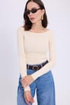 Kadın Slim Fit Dar Kesim Pamuklu Modal Kumaş Uzun Kollu Kayık Yaka Bej Bluz