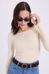 Kadın Slim Fit Dar Kesim Pamuklu Modal Kumaş Uzun Kollu Kayık Yaka Bej Bluz