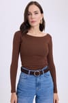 Kadın Slim Fit Dar Kesim Pamuklu Modal Kumaş Uzun Kollu Kayık Yaka Koyu Kahve Bluz