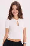 Kadın Slim Fit Dar Kesim %100 Pamuk Kısa Kollu Bisiklet Yaka Beyaz Crop