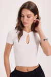 Kadın Slim Fit Dar Kesim %100 Pamuk Kısa Kollu Bisiklet Yaka Beyaz Crop