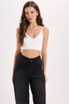 Kadın Slim Fit Dar Kesim Çapraz Bağlamalı Askılı V Yaka Ekru Crop 