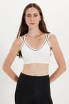 Kadın Slim Fit Dar Kesim Çapraz Bağlamalı Askılı V Yaka Beyaz Crop 