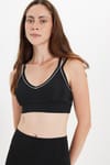 Kadın Slim Fit Dar Kesim Çapraz Bağlamalı Askılı V Yaka Siyah Crop 