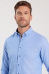 Erkek Slim Fit Dar Kesim Uzun Kollu Pamuklu Oxford Doku Kolay Ütülenebilir Mavi Düğmeli Yaka Gömlek