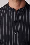 Slim Fit Hakim Yaka Pamuklu Kolay Ütü Çizgili Erkek Siyah Gömlek