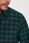 Erkek Slim Fit Dar Kesim Uzun Kollu Pamuklu Kolay Ütü Kareli Düğmeli Yaka Gömlek