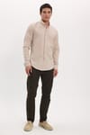 Erkek Slim Fit Dar Kesim %100 Pamuk Keten Doku Düğmeli Yaka Taş Renk Gömlek