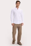 Erkek Slim Fit Dar Kesim %100 Pamuk Keten Doku Düğmeli Yaka Beyaz Gömlek