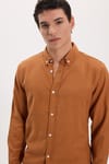 Erkek Slim Fit Dar Kesim %100 Pamuk Keten Doku Düğmeli Yaka Kiremit Renk Gömlek