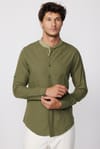 Slim Fit  Düz Hakim Yaka Kol Apoletli Ketenli Haki Erkek Gömlek