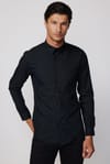 Slim Fit  Arkadan Pensli Önden Kulplu Düz Trend Siyah Erkek Gömlek