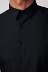 Slim Fit  Arkadan Pensli Önden Kulplu Düz Trend Siyah Erkek Gömlek