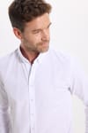 Erkek Slim Fit Dar Kesim Uzun Kollu Pamuklu Oxford Doku Kolay Ütülenebilir Beyaz Düğmeli Yaka Gömlek