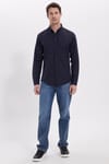 Erkek Slim Fit Dar Kesim Uzun Kollu Pamuklu Oxford Doku Kolay Ütü Lacivert Düğmeli Yaka Gömlek