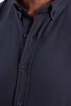 Erkek Slim Fit Dar Kesim Uzun Kollu Pamuklu Oxford Doku Kolay Ütülenebilir Lacivert Düğmeli Yaka Gömlek