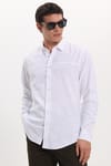 Erkek Slim Fit Dar Kesim Uzun Kollu %100 Pamuk Keten Doku Beyaz Gömlek
