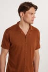 Slim Fit Kısa Kol Örme Kumaş Apaş Yaka Rahat Armürlü Doku Kahverengi Erkek Gömlek