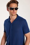 Erkek Slim Fit Örme Kumaş Apaş Yaka Rahat Kullanım Kısa Kol Lacivert Gömlek