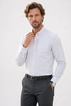 Erkek Slim Fit Dar Kesim Yaka Düğmeli Çizgili Uzun Kollu Cepli Keten Efektli Gömlek