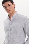 Erkek Slim Fit Dar Kesim %100 Pamuk Düğmeli Yaka Çizgili Uzun Kollu Cepli Keten Siyah-Beyaz Gömlek