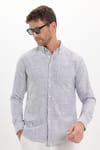 Erkek Slim Fit Dar Kesim %100 Pamuk Düğmeli Yaka Çizgili Uzun Kollu Cepli Keten Siyah-Beyaz Gömlek