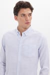 Erkek Slim Fit Dar Kesim %100 Pamuk Düğmeli Yaka Çizgili Uzun Kollu Cepli Keten Efektli Mavi Gömlek