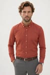 Erkek Slim Fit Dar Kesim %100 Pamuk Düğmeli Yaka Flam Keten Turuncu Gömlek