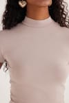 Kadın Slim Fit Dar Kesim Viskon Kumaş Yarım Balıkçı Yaka Vizon Bluz