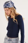 Kadın Slim Fit Dar Kesim Uzun Kollu Bisiklet Yaka Sırt Detaylı Lacivert Viskon Bluz
