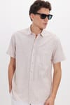 Erkek Regular Fit Klasik Kesim Oversize %100 Pamuk Keten Doku Tek Cepli Çizgili Kısa Kollu Bej Gömlek