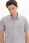 Erkek Regular Fit Klasik Kesim Oversize %100 Pamuk Kısa Kollu Keten Doku Tek Cep Çizgili Gömlek