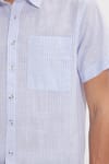 Erkek Regular Fit Klasik Kesim Oversize %100 Pamuk Keten Doku Tek Cepli Çizgili Kısa Kollu Mavi Gömlek