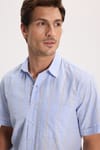 Erkek Regular Fit Klasik Kesim Oversize %100 Pamuk Keten Doku Tek Cepli Çizgili Kısa Kollu Mavi Gömlek
