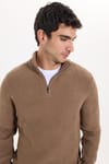 Erkek Slim Fit Dar Kesim Fermuarlı Koyu Vizon Dik Yaka Triko Kazak