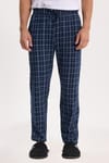 Erkek Standart Fit Normal Kesim Pamuklu Kareli Beli Bağcıklı Cepli  Lacivert Pijama Altı