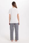 Kadın Regular Fit Klasik Kesim Pamuklu Bisiklet Yaka Kısa Kollu Baskılı Beyaz Pijama Takımı