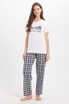 Kadın Regular Fit Klasik Kesim Pamuklu Bisiklet Yaka Kısa Kollu Baskılı Beyaz Pijama Takımı