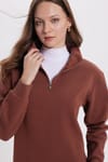 Kadın Relax Fit Rahat Kesim Pamuklu İçi Polarlı Yarım Fermuarlı Kahverengi Dik Yaka Sweatshirt