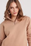 Kadın Relax Fit Rahat Kesim Pamuklu İçi Polarlı Yarım Fermuarlı Taş Renk Dik Yaka Sweatshirt