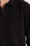 Erkek Standart Fit Pamuklu Selanik Kumaş Yarım Fermuarlı Polo Yaka Baskılı Siyah Sweatshirt