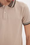 Erkek Slim Fit Dar Kesim %100 Pamuk Düz Pike Yaka ve Kol Detaylı Bej Polo Yaka Tişört