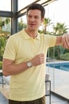 Erkek Slim Fit Dar Kesim %100 Pamuk Kısa Kollu Polo Yaka Sarı Tişört