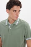 Erkek Slim Fit Dar Kesim %100 Pamuk Düz Pike Yaka ve Kol Detaylı Yeşil Polo Yaka Tişört