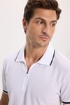 Erkek Slim Fit Dar Kesim %100 Pamuk Jakarlı Düz Yaka ve Kol Detaylı Beyaz Polo Yaka Tişört
