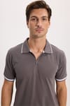 Erkek Slim Fit Dar Kesim %100 Pamuk Jakarlı Düz Yaka ve Kol Detaylı Gri Polo Yaka Tişört