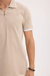 Erkek Slim Fit Dar Kesim %100 Pamuk Jakarlı Düz Yaka ve Kol Detaylı Bej Polo Yaka Tişört