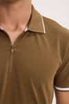 Erkek Slim Fit Dar Kesim %100 Pamuk Jakarlı Düz Yaka ve Kol Detaylı Kahverengi Polo Yaka Tişört